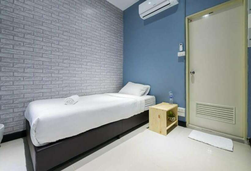 اتاق استاندارد یک نفره, The Little Pig Sukhumvit