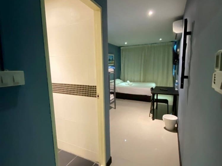 اتاق استاندارد چهار تخته, The Little Pig Sukhumvit