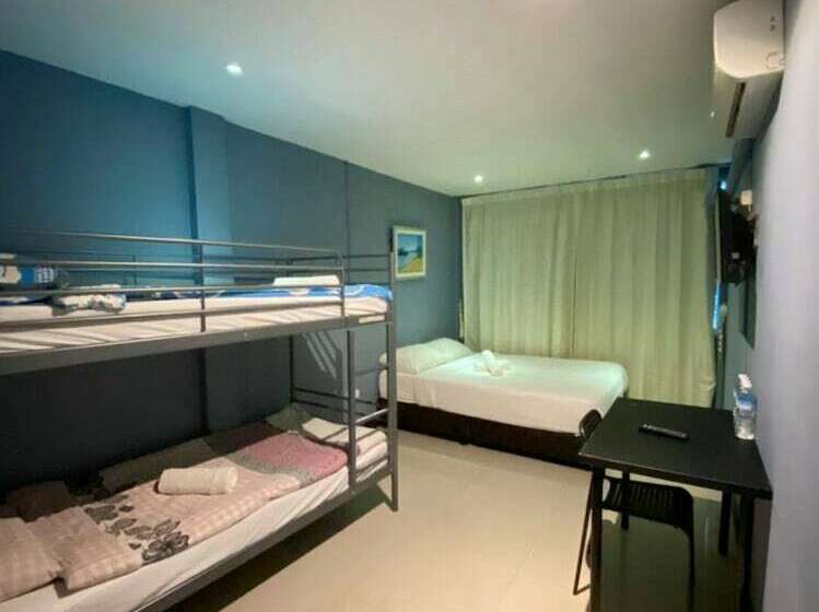 اتاق استاندارد چهار تخته, The Little Pig Sukhumvit