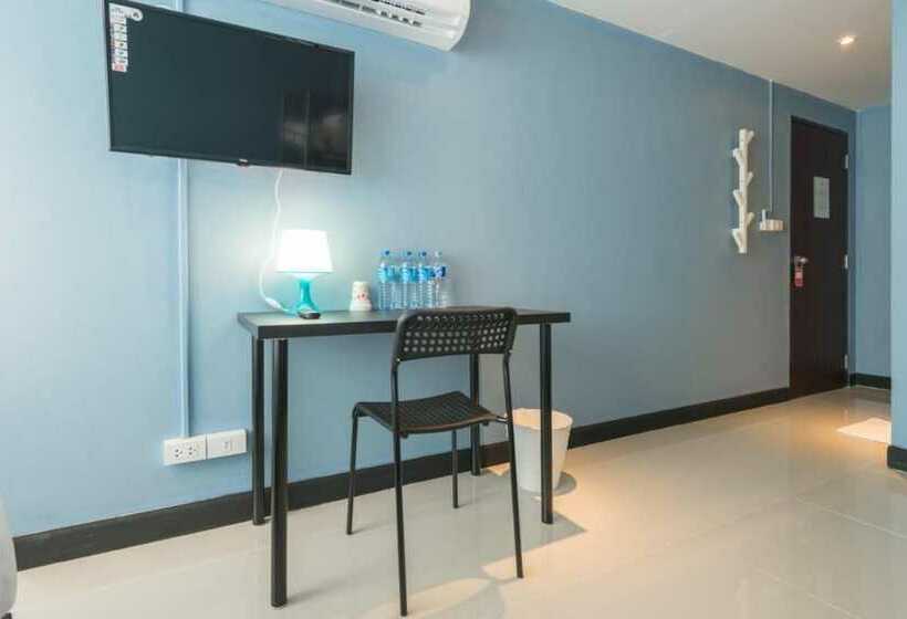 اتاق استاندارد چهار تخته, The Little Pig Sukhumvit