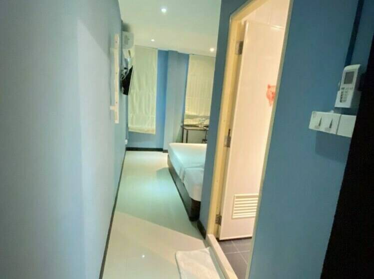 اتاق استاندارد, The Little Pig Sukhumvit