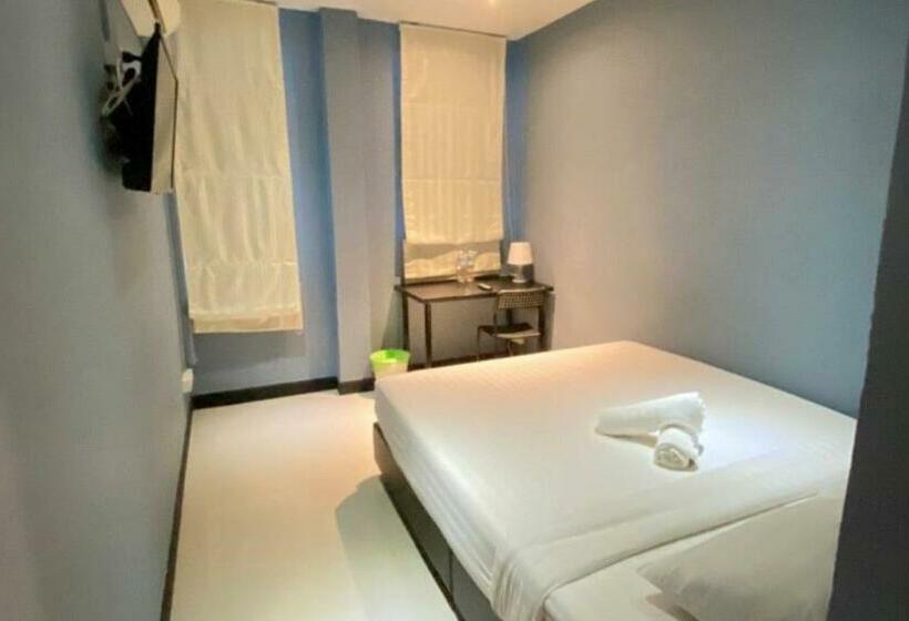 اتاق استاندارد, The Little Pig Sukhumvit