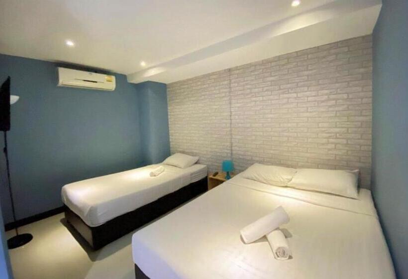 اتاق استاندارد سه نفره, The Little Pig Sukhumvit