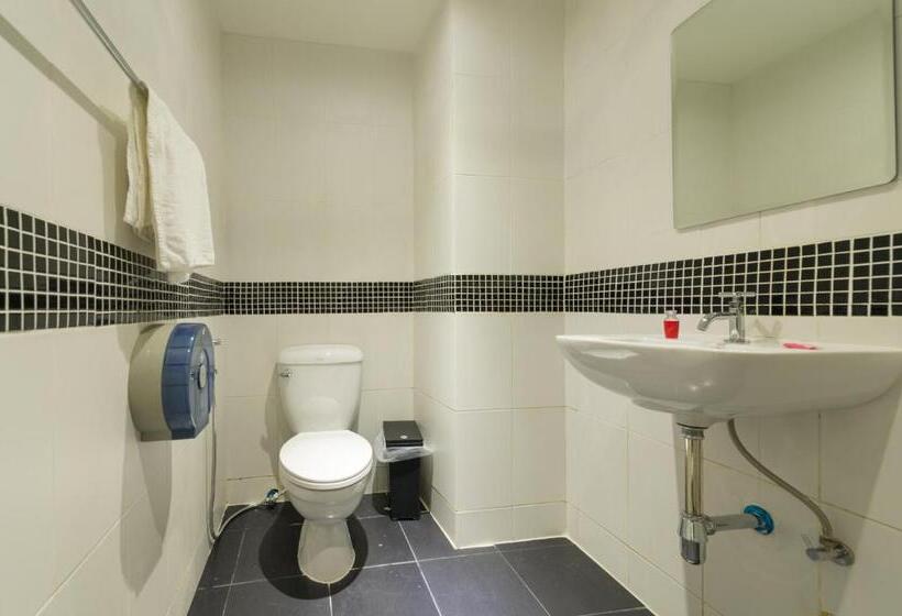 اتاق استاندارد چهار تخته, The Little Pig Sukhumvit