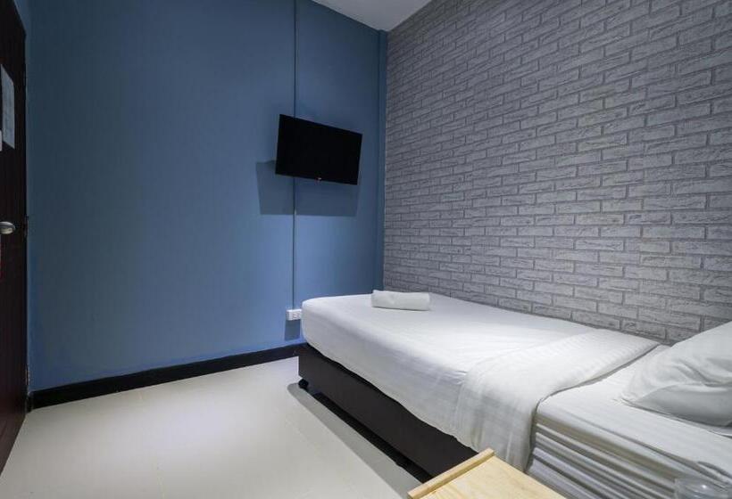 اتاق استاندارد یک نفره, The Little Pig Sukhumvit