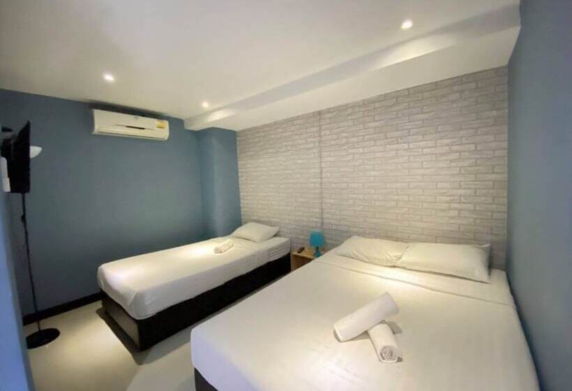 اتاق استاندارد سه نفره, The Little Pig Sukhumvit