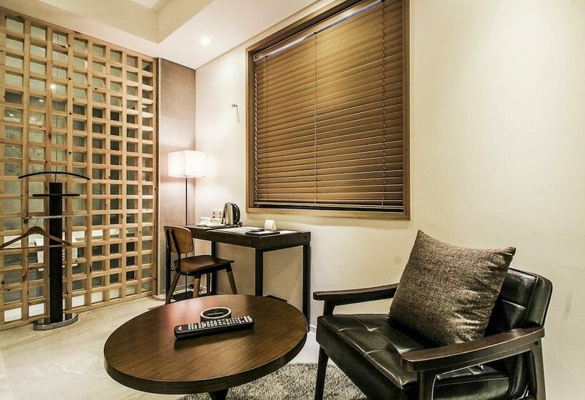 اتاق استاندارد با تراس, Trt