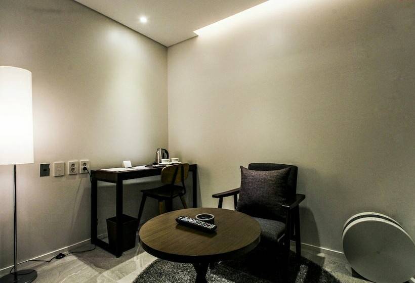 اتاق استاندارد با تراس, Trt