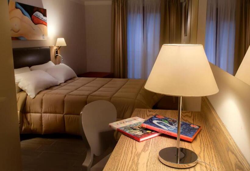 جناح جونيور, La Maison D'art