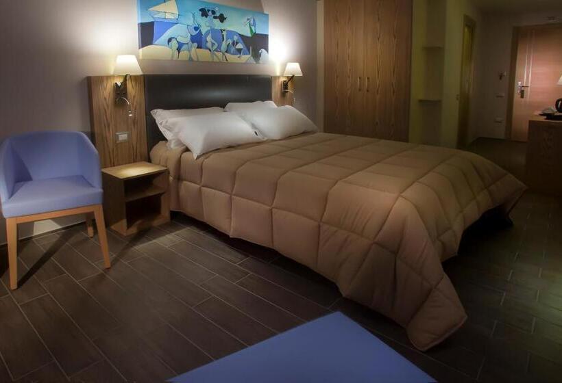 جناح جونيور, La Maison D'art