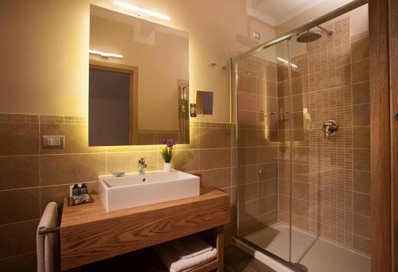 جناح, La Maison D'art