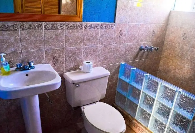 ویلای 4 خوابه, Le Mer Guest House & Villa Lucea