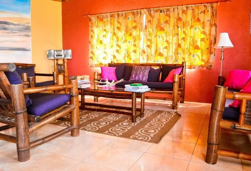 ویلای 4 خوابه, Le Mer Guest House & Villa Lucea