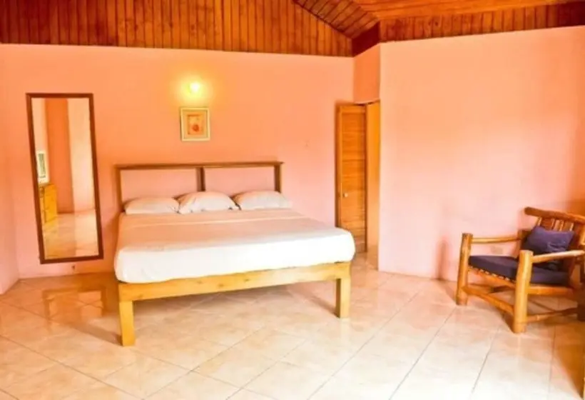ویلای 4 خوابه, Le Mer Guest House & Villa Lucea