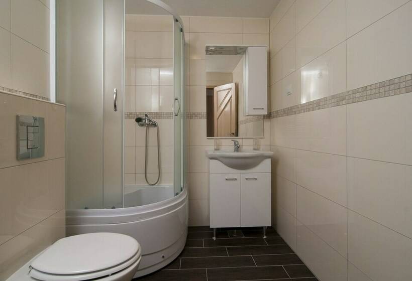 اتاق لوکس با بالکن و چشم‌انداز دریا, Villa Juraj