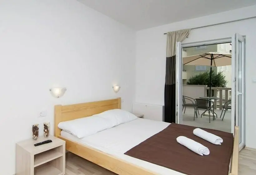 اتاق لوکس با بالکن و چشم‌انداز دریا, Villa Juraj
