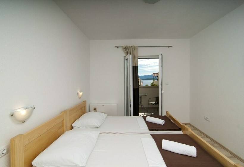 اتاق لوکس با بالکن و چشم‌انداز دریا, Villa Juraj