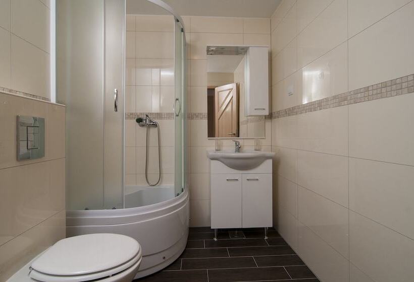 اتاق لوکس با بالکن و چشم‌انداز دریا, Villa Juraj