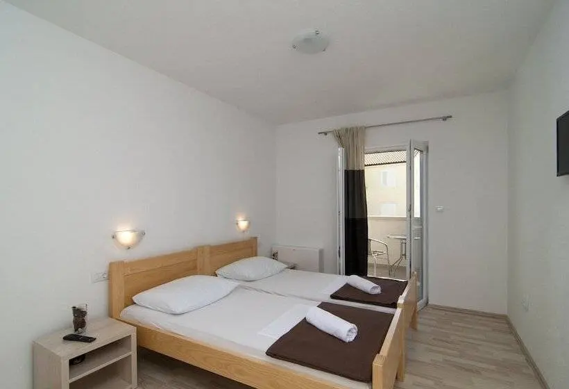 اتاق لوکس با بالکن و چشم‌انداز دریا, Villa Juraj