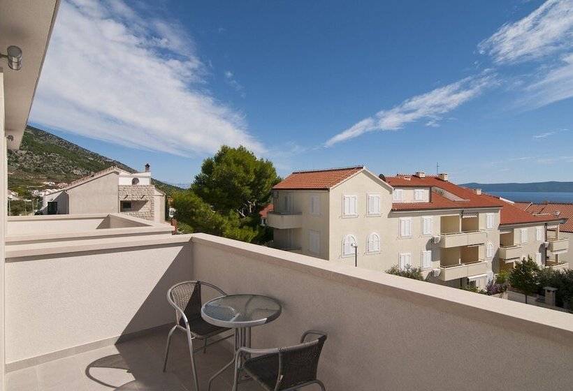 استودیو لوکس با چشم‌انداز دریا, Villa Juraj