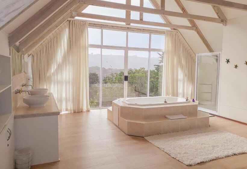 سوییت, Whales Way Ocean Retreat