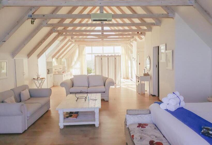 سوییت, Whales Way Ocean Retreat