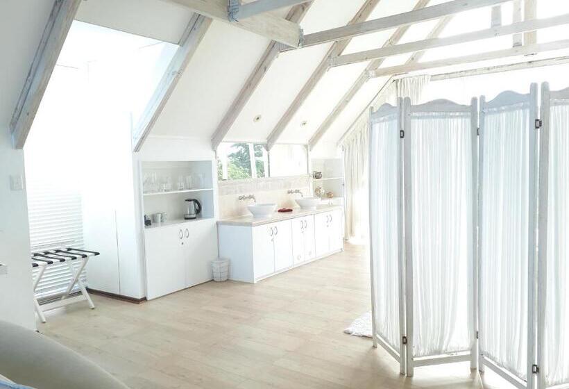 سوییت, Whales Way Ocean Retreat