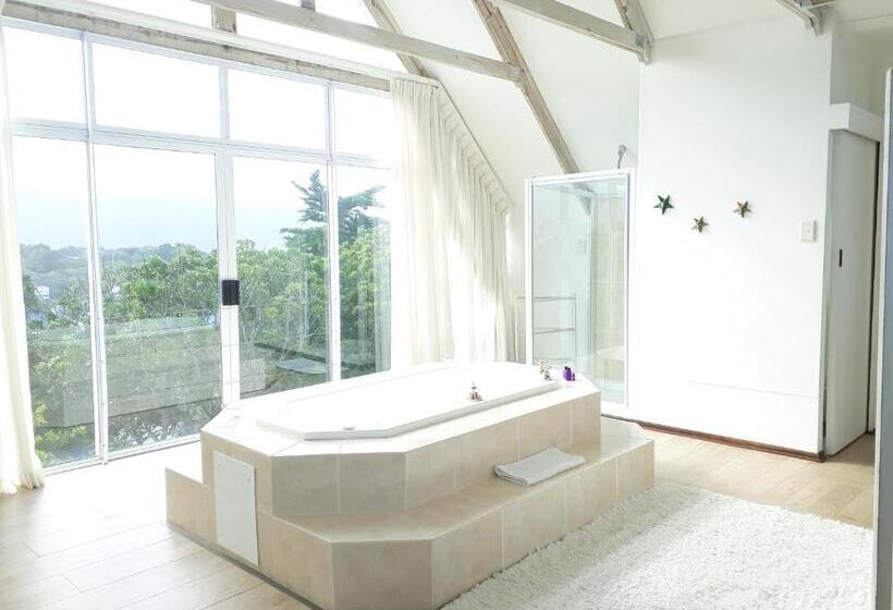 سوییت, Whales Way Ocean Retreat