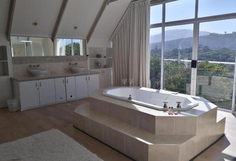 سوییت, Whales Way Ocean Retreat