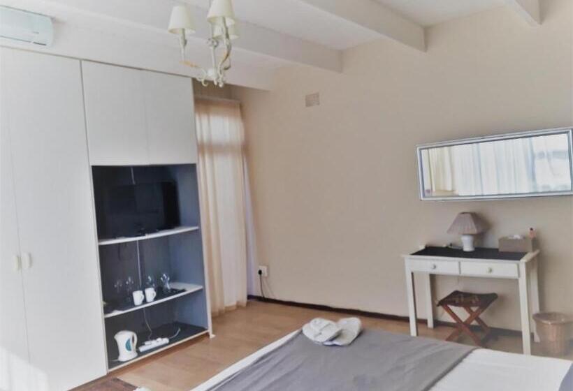 اتاق استاندارد, Whales Way Ocean Retreat