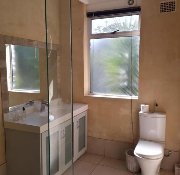 اتاق استاندارد, Whales Way Ocean Retreat