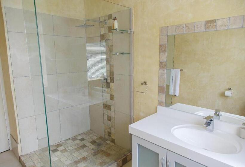 اتاق استاندارد, Whales Way Ocean Retreat