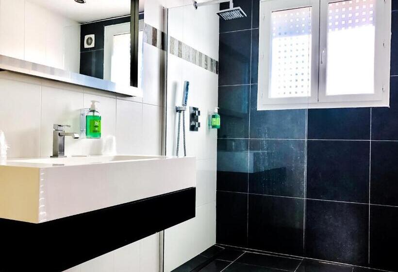 ویلای 1 خوابه, Hôtel Sampiero