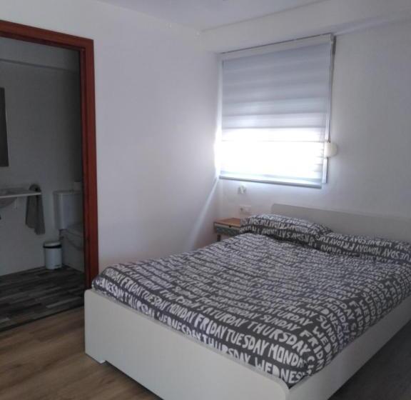 غرفة قياسية, Aqua House