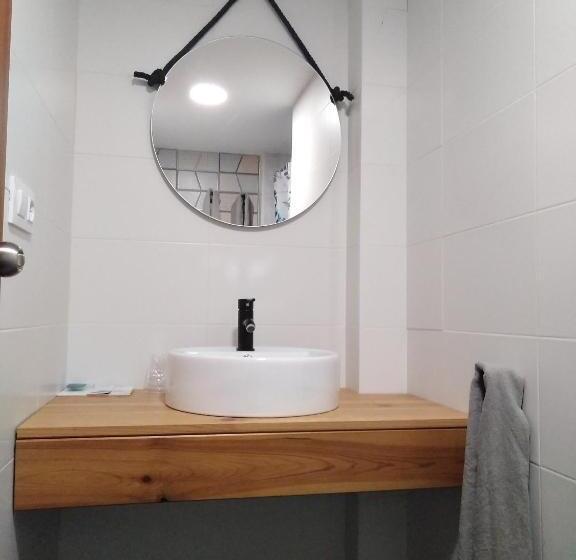 غرفة قياسية, Aqua House