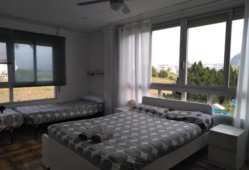 غرفة قياسية رباعية, Aqua House