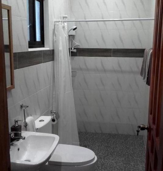 标准平房, Alona Pawikan