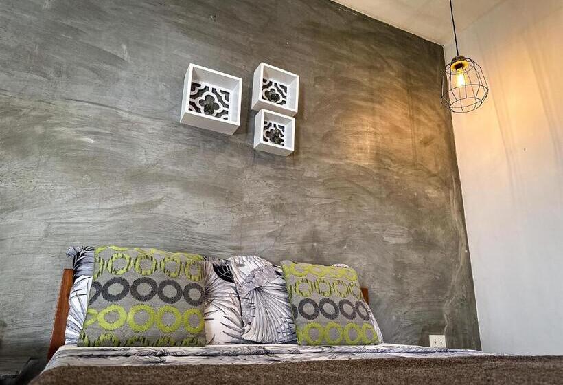 标准平房, Alona Pawikan