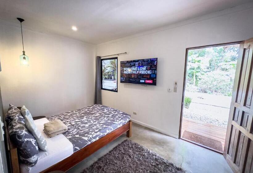 标准平房, Alona Pawikan