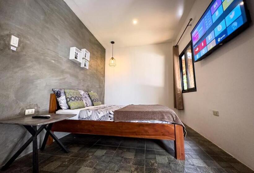 标准平房, Alona Pawikan