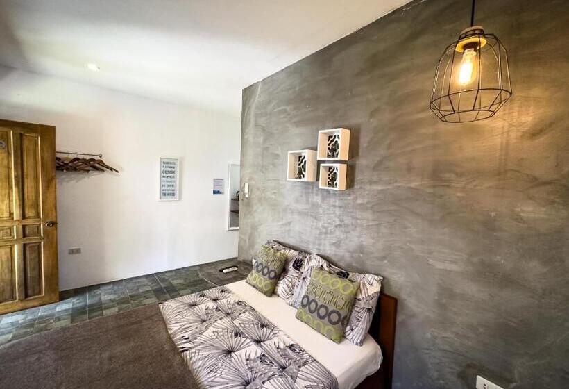 标准平房, Alona Pawikan