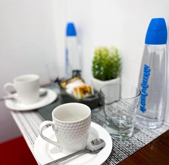 标准平房, Alona Pawikan