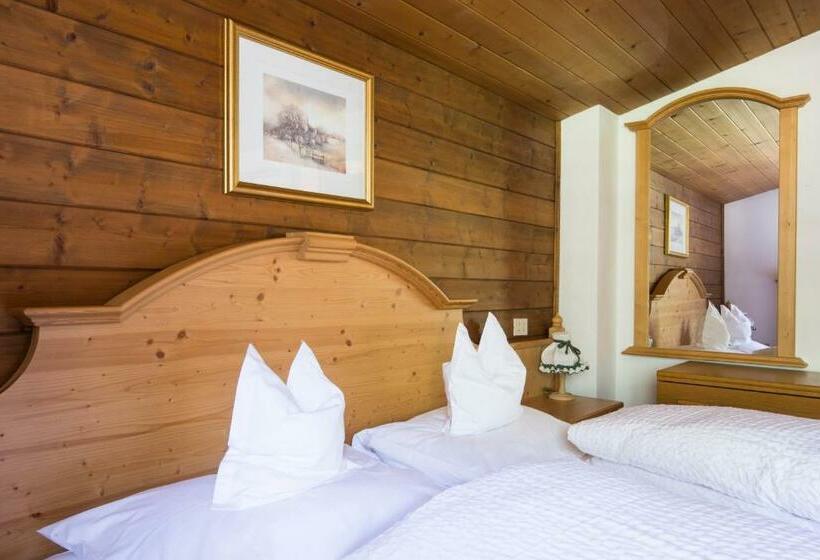 חדר סטנדרט עם מרפסת, Erika