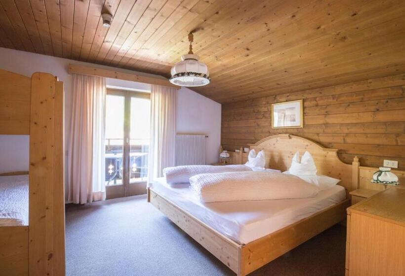 Четырехместный Номер Стандарт, Erika