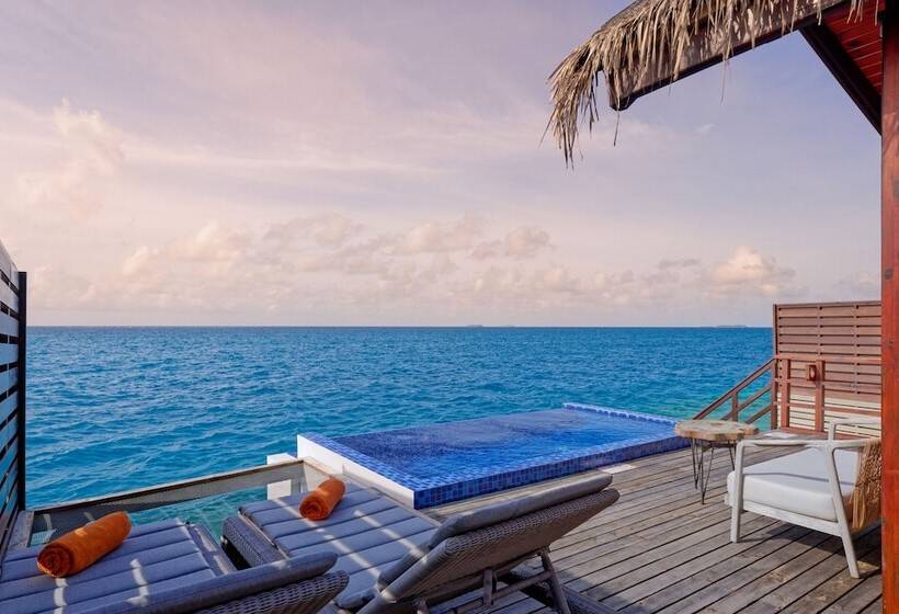 Вилла с 1 спальней и бассейном, Grand Park Kodhipparu Maldives   Child Stay & Eat Free Until 30 Nov 2024