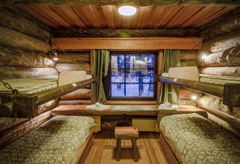 Четырехместный номер эконом класса с общей ванной комнатой, Kuukkeli Log Houses Porakka Inn
