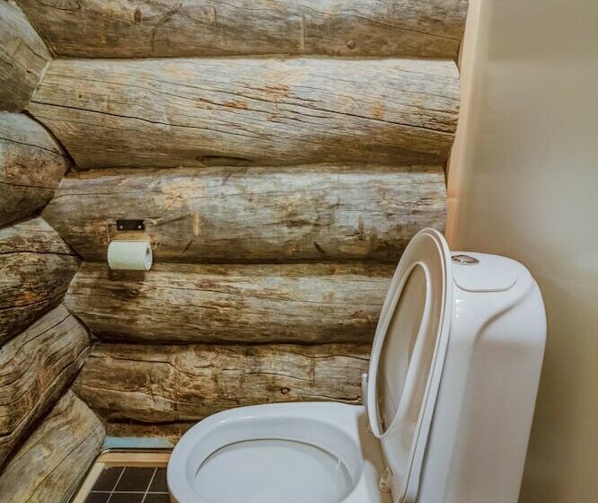 Четырехместный номер эконом класса с общей ванной комнатой, Kuukkeli Log Houses Porakka Inn
