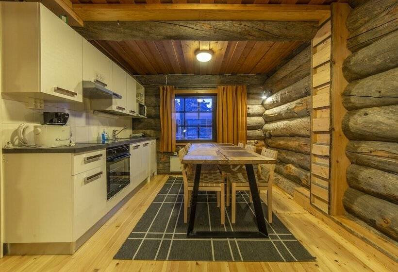 이코노미 쿼드러플룸(공용 화장실), Kuukkeli Log Houses Porakka Inn