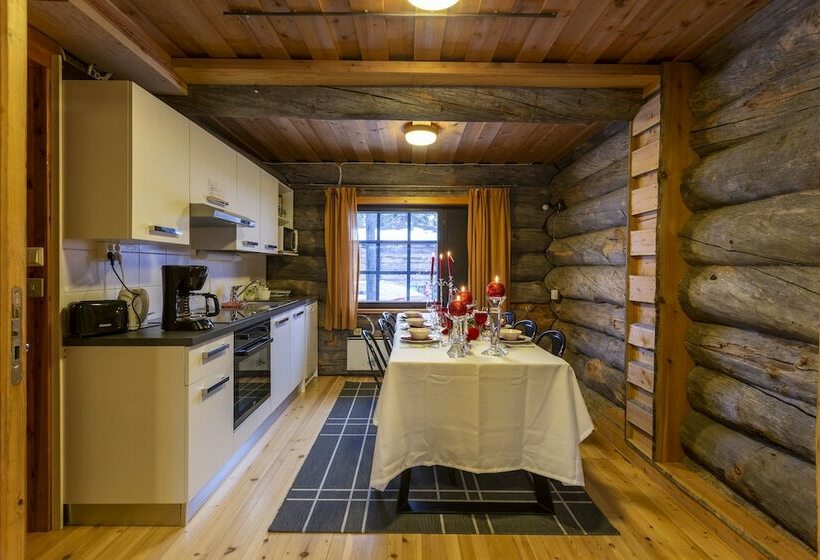 이코노미 쿼드러플룸(공용 화장실), Kuukkeli Log Houses Porakka Inn