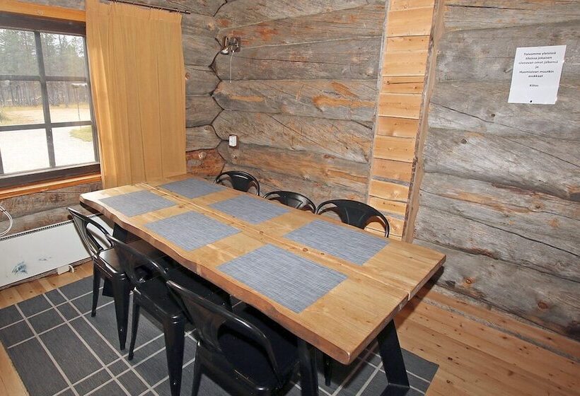 Четырехместный номер эконом класса с общей ванной комнатой, Kuukkeli Log Houses Porakka Inn